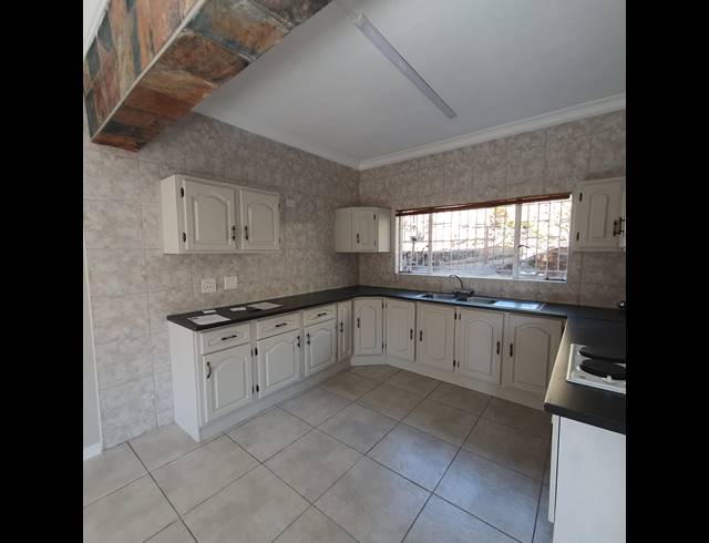 2 BEDROOM FREEHOLD FOR SALE IN OAKDENE